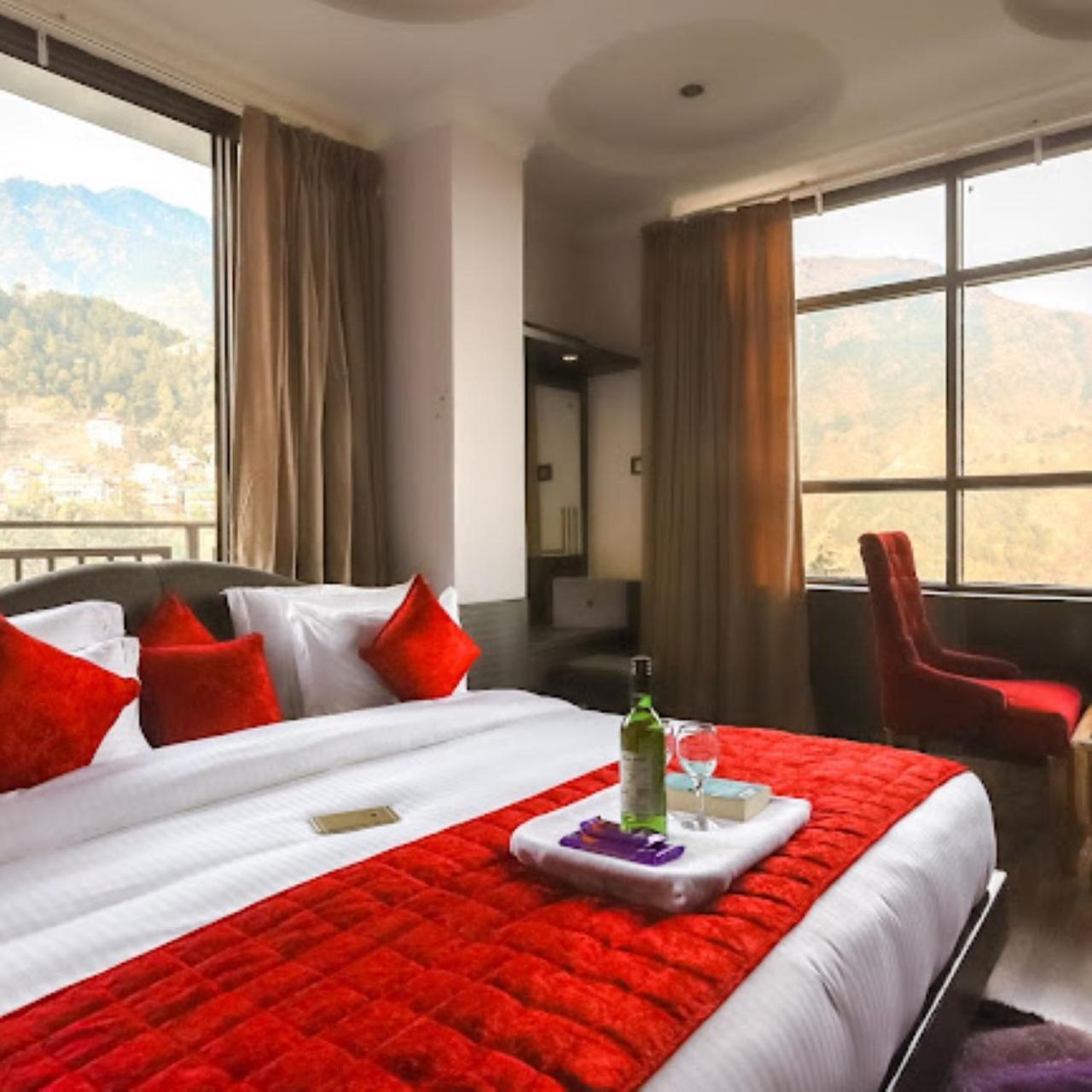 Hotel Holiday Hill, Near Mall Road, Mcleodganj# Parking#Restaurant Dharamshala Exterior foto