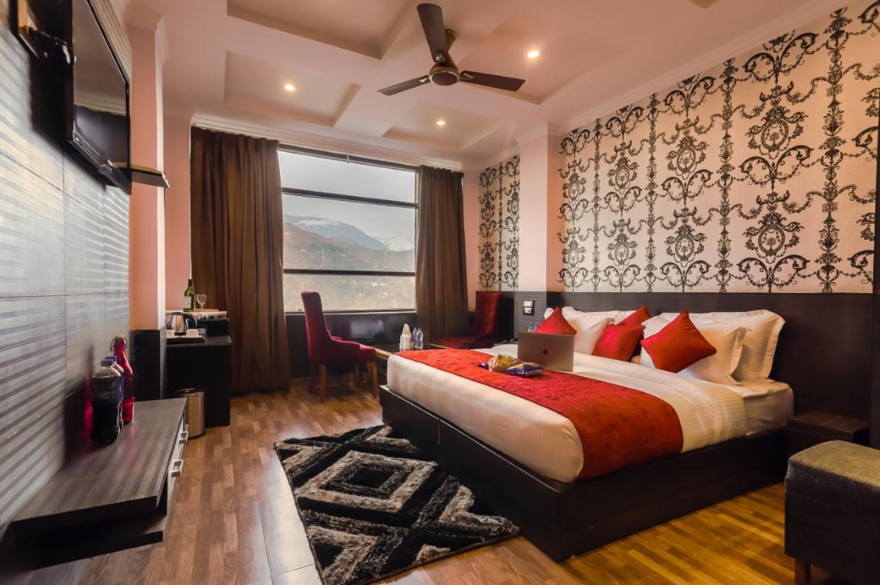Hotel Holiday Hill, Near Mall Road, Mcleodganj# Parking#Restaurant Dharamshala Exterior foto
